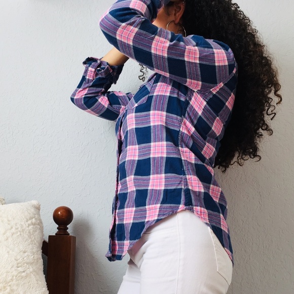 💕PLAD BUTTON UP💙 - Picture 2 of 8